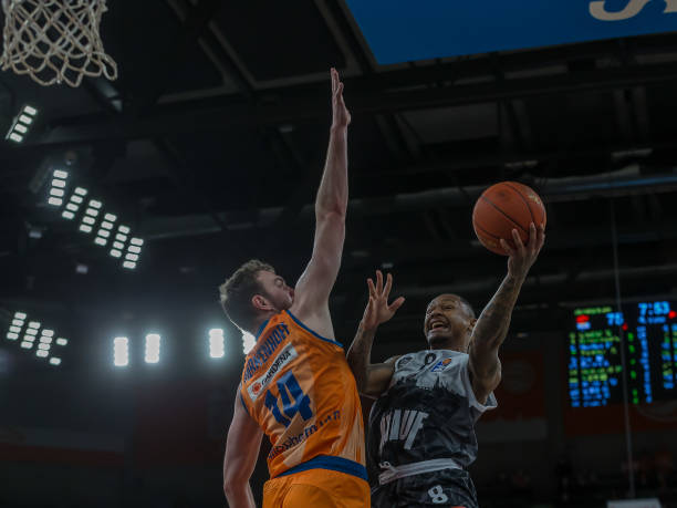 一如既往地 一如既往地