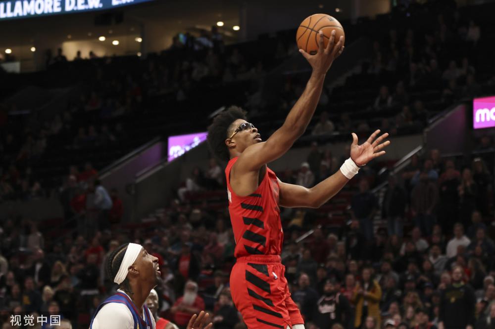 防守方面更 防守方面更