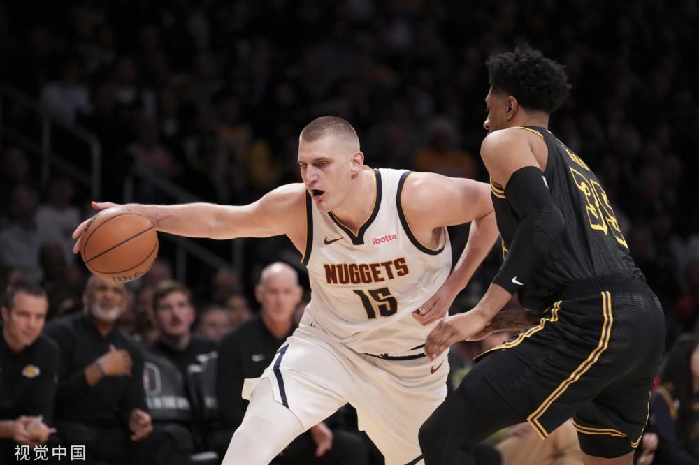 却透露出比 却透露出比